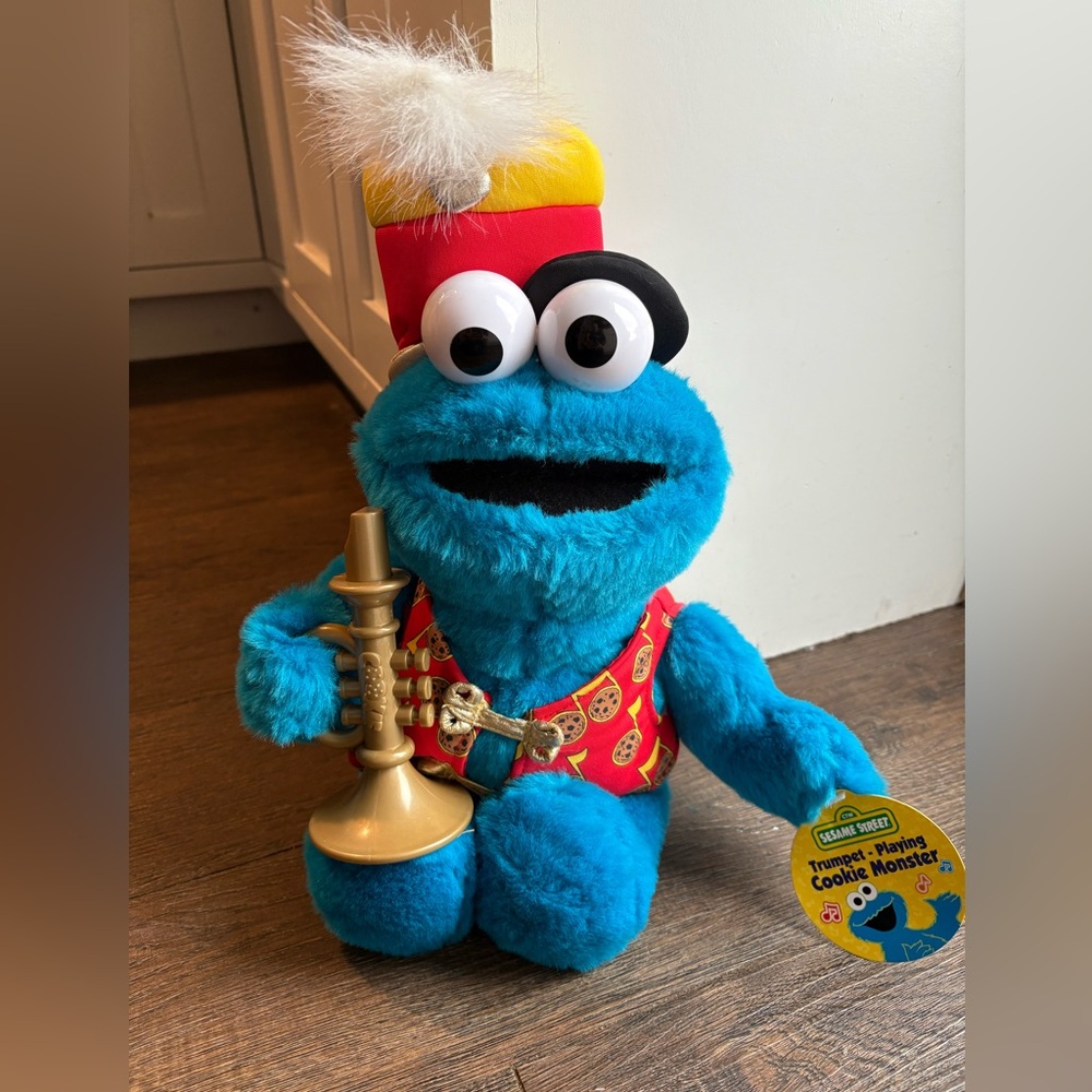 NWT Vintage MINT condition Sesame Street Trumpet Playing Cookie Monster 16”Plush